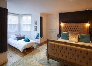 Appartement Luxe, plusieurs lits | Espace de travail pour ordinateur portable, fer et planche Ă repasser