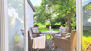 Outdoor dining - Beach runner apartment with terrace (Kühlungsborn)