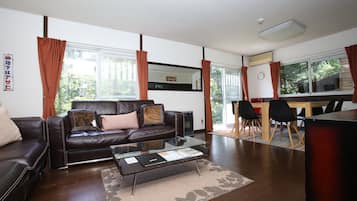 Family House, 5 Bedrooms | Living area