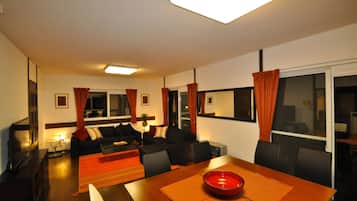 Family House, 5 Bedrooms | Living area