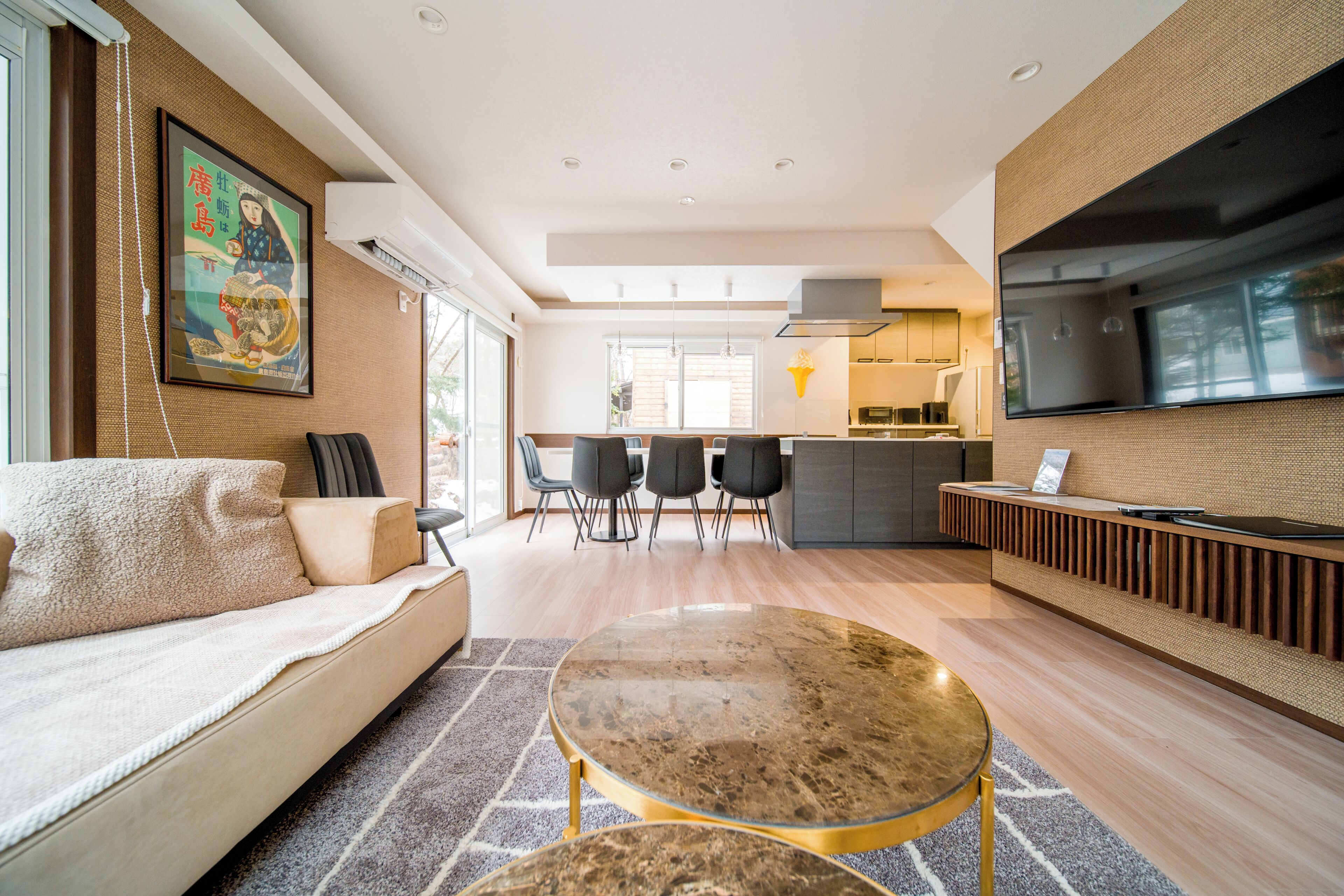 Family House, 5 Bedrooms | Living area