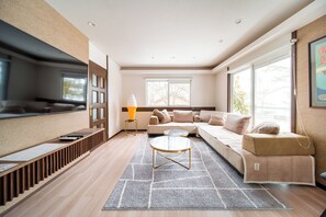 Family House, 5 Bedrooms | Living area | 65-inch Smart TV with cable channels