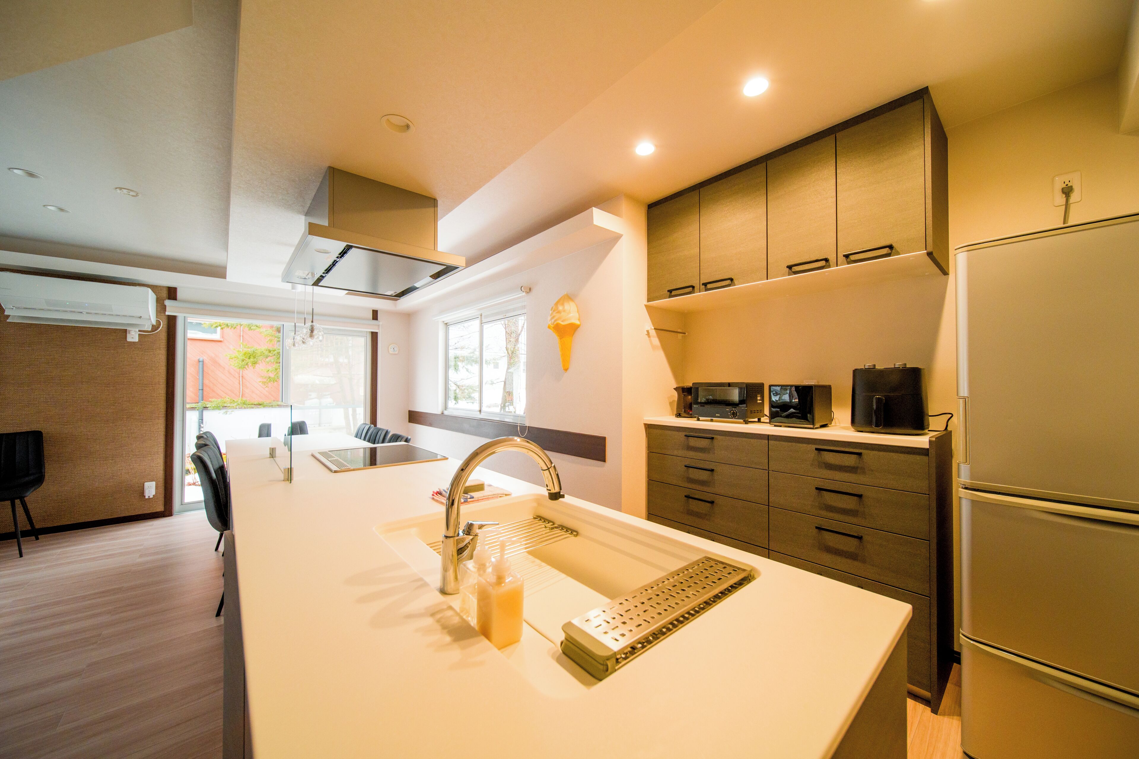Family House, 5 Bedrooms | Private kitchen | Fridge, microwave, oven, stovetop