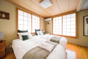 Family House, 5 Bedrooms | 2 bedrooms, iron/ironing board, free WiFi, bed sheets