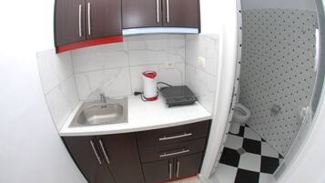Studio | Private kitchen | Fridge, electric kettle