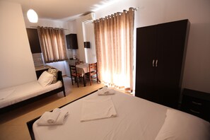 Triple Room, Balcony | Desk, free WiFi, bed sheets
