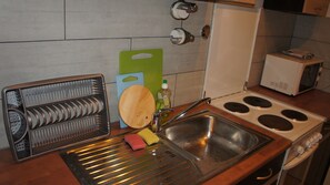 Kaupunkihuoneisto | Yksityinen keittiö | Uuni, liesi, astianpesukone, kahvin-/teenkeitin