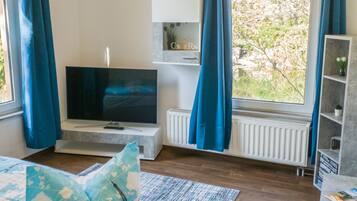 Deluxe Apartment | 1 bedroom, iron/ironing board, free WiFi, bed sheets