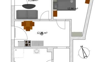 Plano de un cuarto de hotel que incluye una sala de estar, kitchenette, baño y un pequeño balcón.