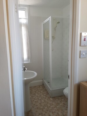 Standard-Apartment, mit Bad (Flat 3 - (2 ad & 2ch))