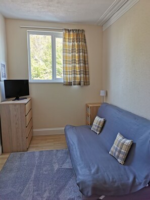 Standard Apartment, Ensuite (Flat 3 - (2 ad & 2ch)) | Interior - Coombe Lodge Holiday Flats (Paignton)