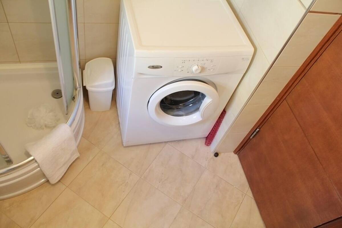 Superior Apartment, City View 2 | Bathroom | Shower, towels