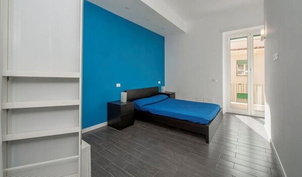 Chambre Double, balcon (Pupi)