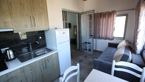Apartment, Balcony | Private kitchenette - Vila Anhel (Ksamil)