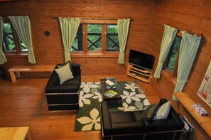Living area - Big Foot Cabin Hakuba (Hakuba)