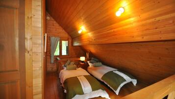 2 bedrooms, iron/ironing board, travel cot, free WiFi