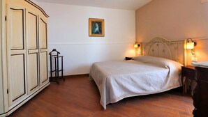 Fer et planche à repasser, Wi-Fi gratuit, draps fournis