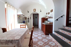 Apartment, 2 Bedrooms, Smoking, Terrace | Private kitchen | Fridge, microwave, stovetop, coffee/tea maker - Maison Lirio (Positano)