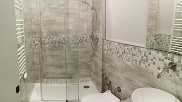 City Room, Ensuite | Bathroom | Bidet, towels