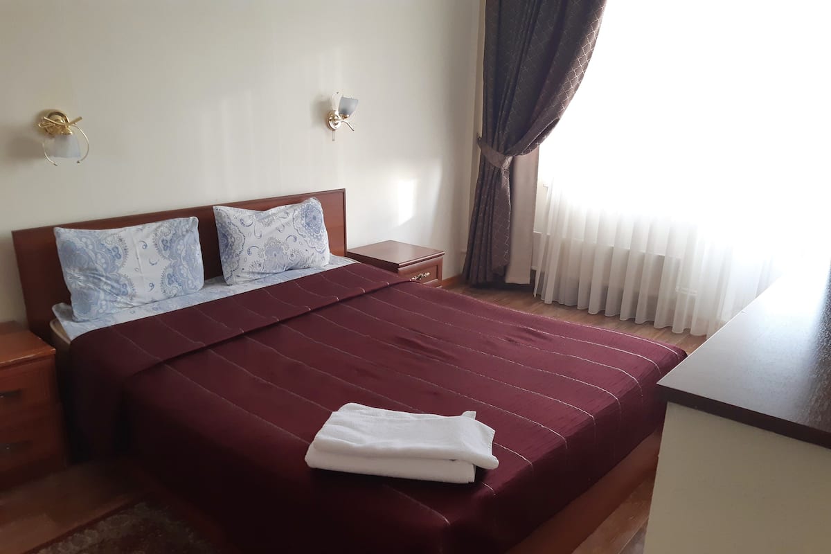 Iron/ironing board, free WiFi, bed sheets