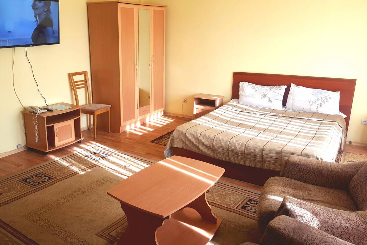 Iron/ironing board, free WiFi, bed sheets