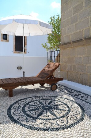 Double Room, City View | Teres/patio