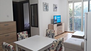 Unclassified image, 2 of 18, button - Center Apartment C 18 (Budva)