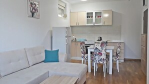 Unclassified image, 5 of 18, button - Center Apartment C 18 (Budva)
