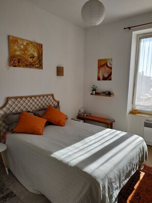 Double Room (Orange)