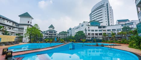 Seasonal outdoor pool