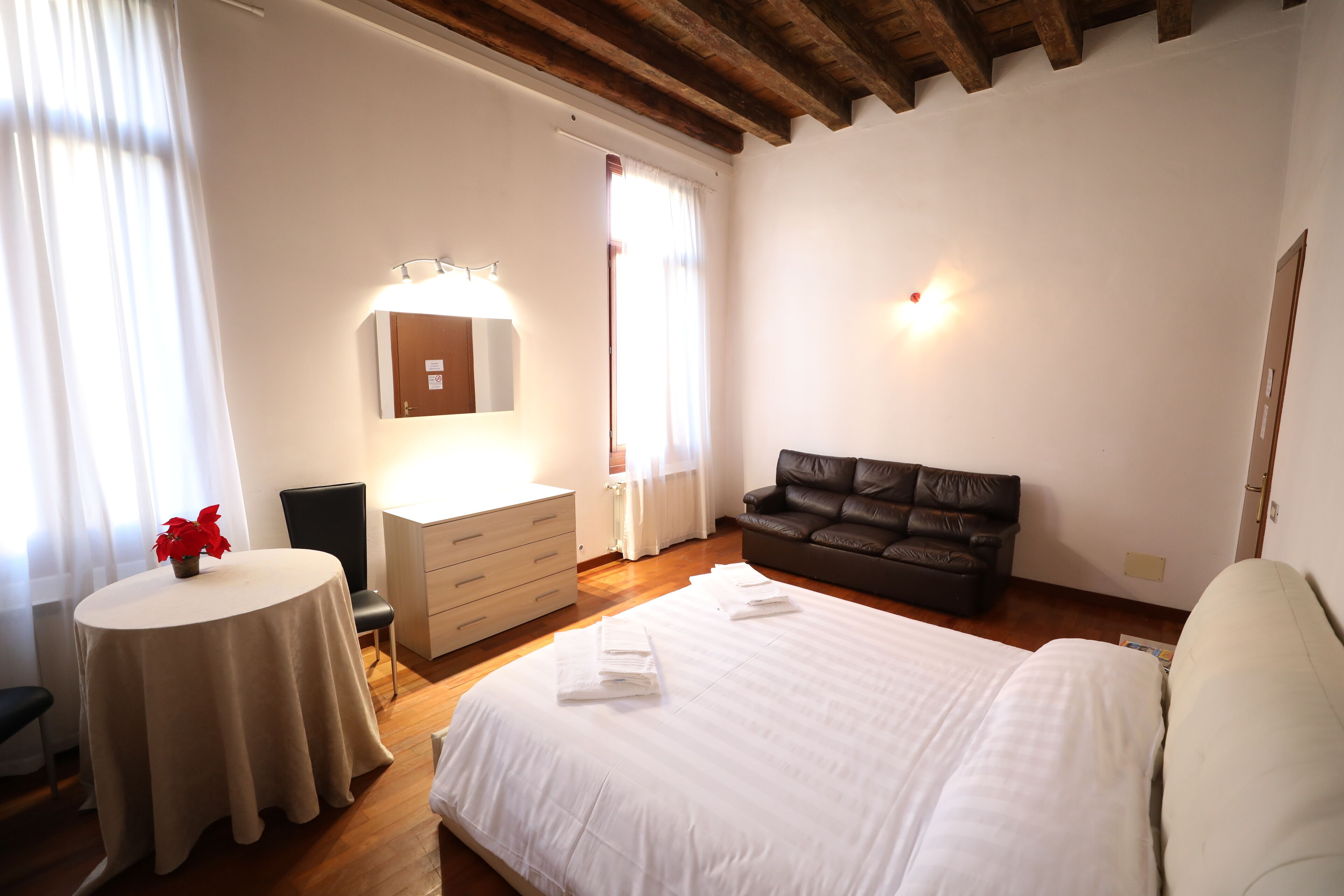 Wifi gratis y ropa de cama 