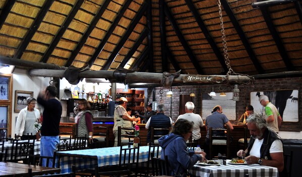 Café da manhã com buffet grátis todos os dias