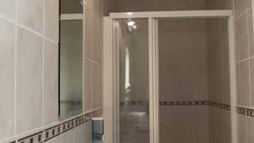 Shower, free toiletries, towels
