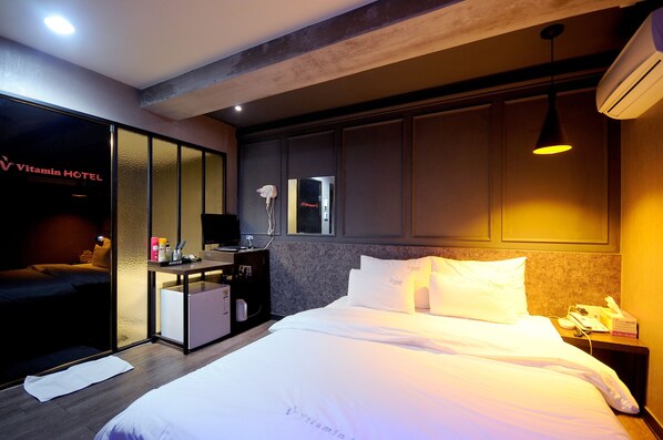 Premier Room, Non Smoking | Desk, soundproofing, free WiFi, bed sheets - Vitamin Hotel (Busan)