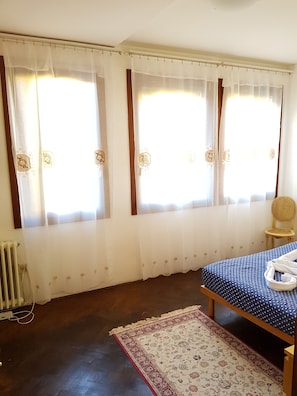 In-room safe, iron/ironing board, free WiFi, bed sheets - Lovely Apartment In Venice (Venice)