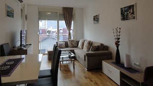 Elite Apartment, Partial Sea View | Living area | LCD TV - Center Apartment C 25 (Budva)