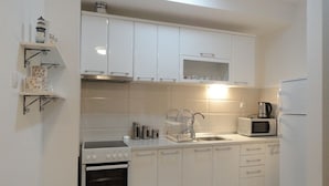 Elite Apartment, Partial Sea View | Private kitchen | Full-sized fridge, microwave, oven, stovetop - Center Apartment C 25 (Budva)