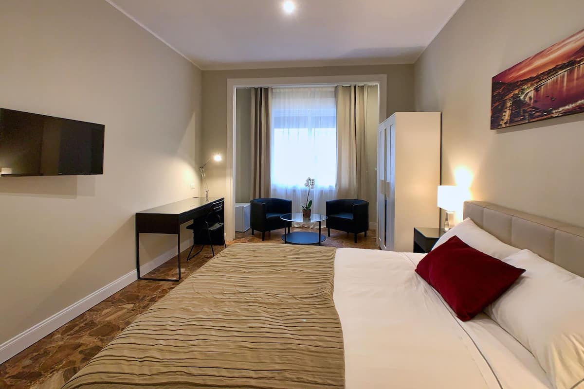 Chambre Familiale, vue ville (sh3) | Literie de qualité supérieure, couette en duvet d'oie, minibar