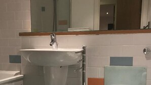 Apartment, 1 Bedroom | Bathroom | Shower, free toiletries, hair dryer, towels - City Quadrant One Bedroom Apartment (Newcastle-upon-Tyne)