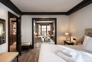 Junior Suite (Prestige Solaise) | 1 bedroom, premium bedding, free minibar, in-room safe - Airelles Val d’Isère , Le Brussel's (Val-d'Isere)