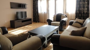 Chalet rustique familial, vue sur la cour intérieure | Vue de la chambre