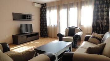 Family Cabin, Courtyard View | Pemandangan dari bilik