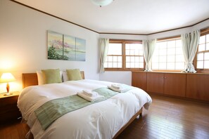 6 bedrooms, iron/ironing board, free WiFi, bed sheets - Creek House Hakuba (Hakuba)
