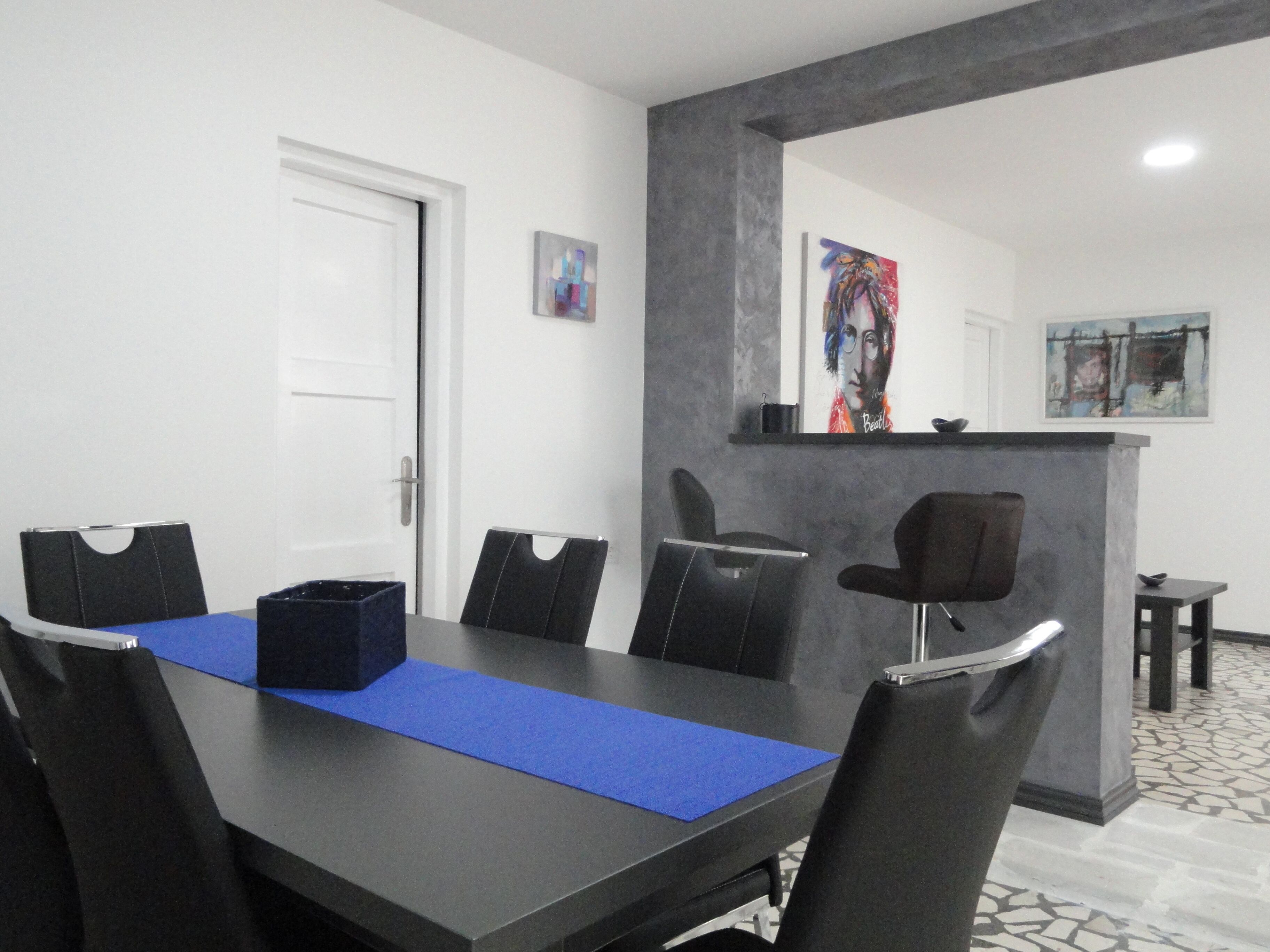 Family Cottage, Mountain View | Living room | Flat-screen TV