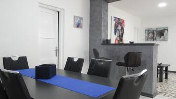 Family Cottage, Mountain View | Living room | Flat-screen TV