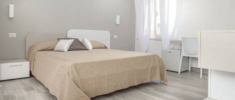 Chambre double | 1 chambre, bureau, accès au Wi-Fi (inclus), literie fournie