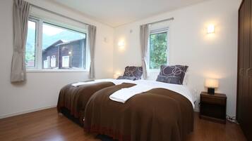 3 bedrooms, iron/ironing board, free WiFi, bed sheets