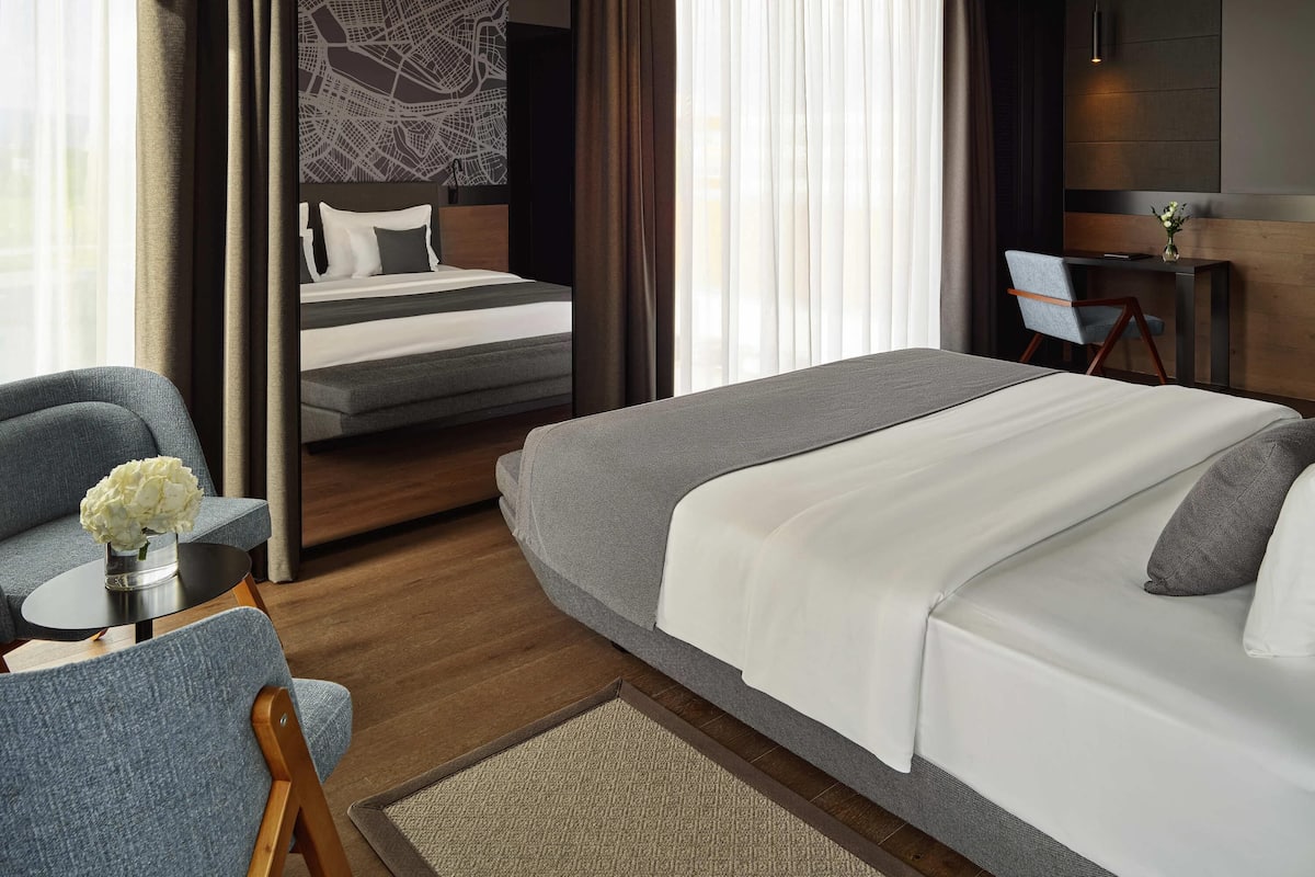 1 bedroom, premium bedding, pillowtop beds, minibar