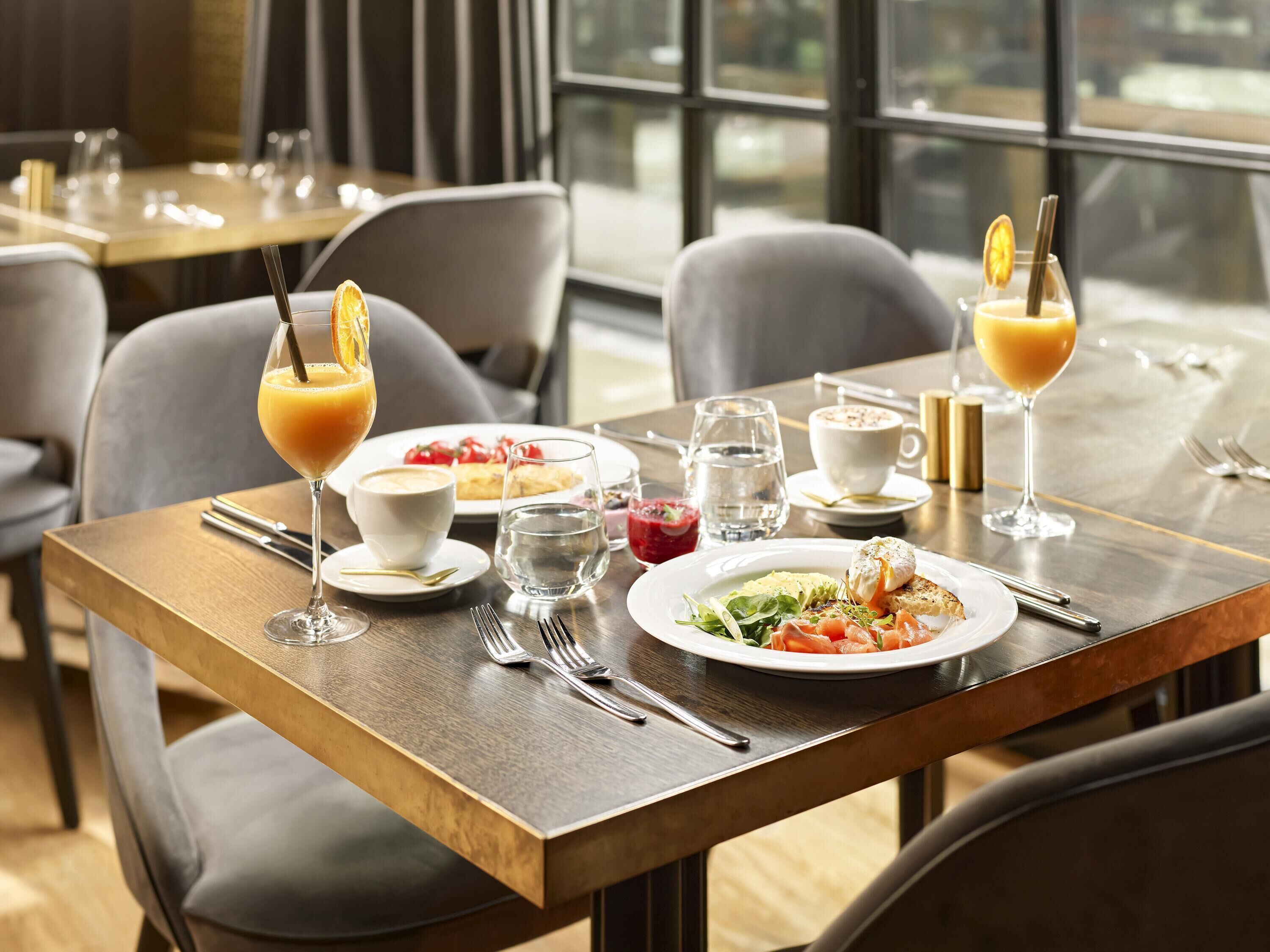 Café da manhã com buffet todos os dias (EUR 21 por pessoa) 