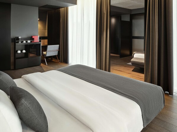 Executive Room, 1 King Bed | Premium bedding, pillowtop beds, minibar, in-room safe - Mövenpick Zagreb (Zagreb)